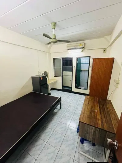 Chambre à louer près de la station MRT Bang Kapi, photo 1 sur 4