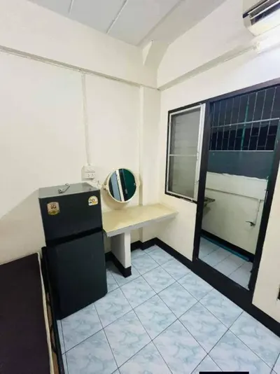 Chambre à louer près de la station MRT Bang Kapi, photo 2 sur 4