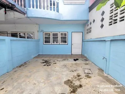 2-bed house for sale near MRT Yaek Nonthaburi 1, photo 2 of 5