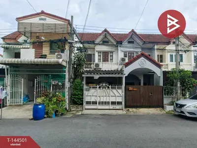 2-bed townhouse for sale near MRT Min Buri, photo 1 of 5