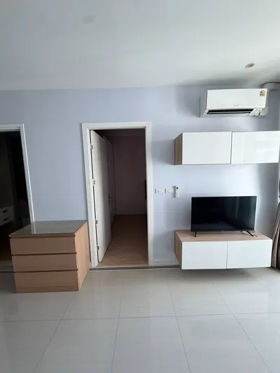 1-bed condo for rent near MRT Huai Khwang, photo 3 of 5