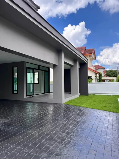 3-bed house for sale near MRT Bang Phlu, photo 2 of 5