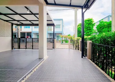 4-bed townhouse for sale near MRT Khlong Bang Phai, photo 2 of 5