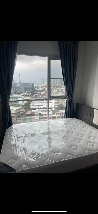 2-bed condo for rent near MRT Huai Khwang, photo 1 of 5