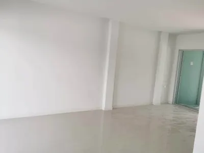 Maison de ville 3 chambres à louer près de la station BTS Saphan Mai, photo 5 sur 5
