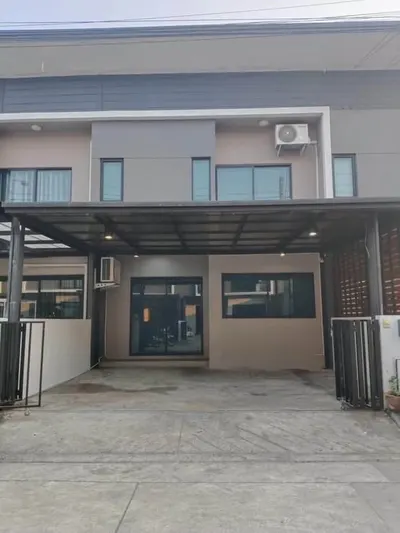 3-bed townhouse for rent near MRT Bang Phlu, photo 1 of 5