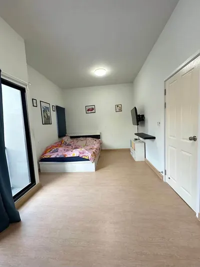 3-bed townhouse for rent near MRT Bang Phlu, photo 3 of 5