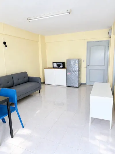 1-bed condo for rent near MRT Sutthisan, photo 2 of 5