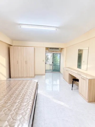 1-bed condo for rent near MRT Sutthisan, photo 4 of 5