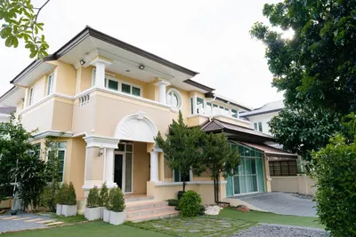 5-bed house for rent near MRT Suan Luang Rama IX, photo 1 of 5
