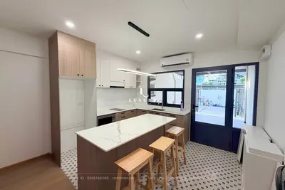 3-bed townhouse for sale near BTS Ekkamai, photo 3 of 5
