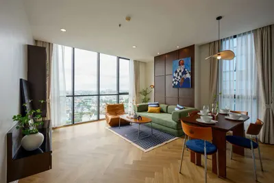 2-bed condo for sale near BTS Ekkamai, photo 2 of 5