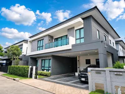 BTS 邦那站附近的4房独栋住宅出租，第2张，共5张