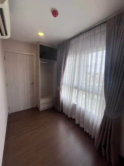 Condo 2 chambres à louer près de la station MRT Bang Khun Non, photo 4 sur 5