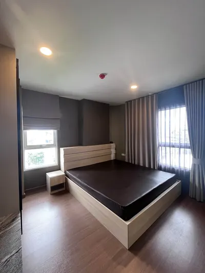 Condo 2 chambres à louer près de la station MRT Bang Khun Non, photo 1 sur 5