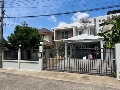 MRT 帕瓦那站附近的3房独栋住宅出租，第2张，共5张