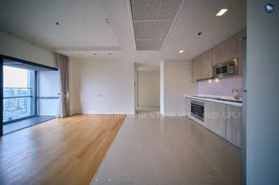 2-bed condo for rent at Circle Living Prototype, photo 2 of 5