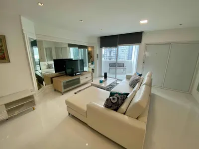 3-bed condo for rent near BTS Thong Lo, photo 1 of 5