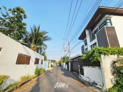 MRT 叻抛71站附近的6房独栋住宅出售，第3张，共5张