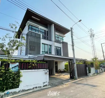 MRT 叻抛71站附近的6房独栋住宅出售，第1张，共5张