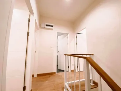 Maison de ville 3 chambres à louer près de la station SRT Bang Khen, photo 3 sur 4