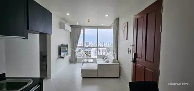 2-bed condo for rent near BTS Chong Nonsi, photo 3 of 5