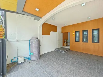 3-bed townhouse for sale near ARL Lat Krabang, photo 3 of 5