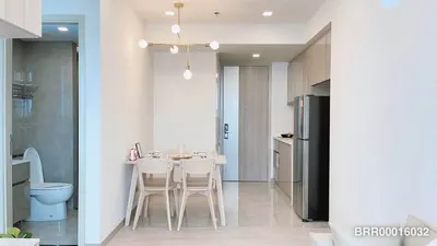 Condo 2 chambres à louer près de la station MRT Phra Ram 9, photo 2 sur 5