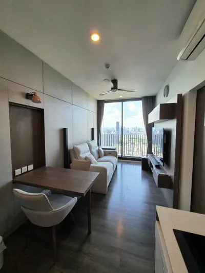 ให้เช่าคอนโด 1 ห้องนอน Whizdom Essence Sukhumvit รูปที่ 1 จาก 7