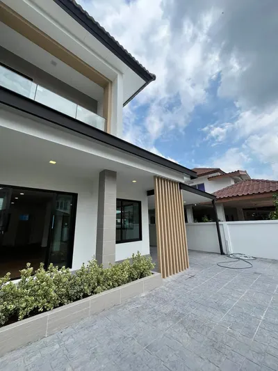 MRT 邦拉诺伊塔伊站附近的4房独栋住宅出售，第3张，共5张