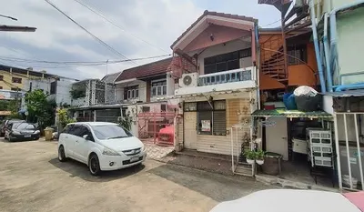 2-bed townhouse for sale near MRT Yaek Lam Sali, photo 2 of 5