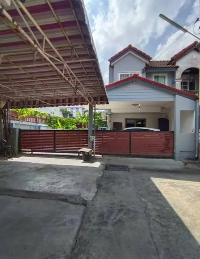2-bed townhouse for sale near MRT Lat Phrao 101, photo 1 of 5