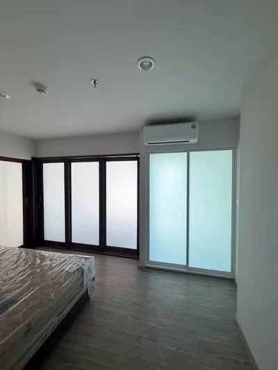 Condo 2 chambres à louer à Regent Home Bangna, photo 3 sur 4