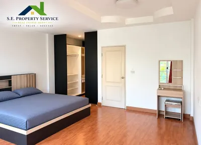 3-bed townhouse for rent near MRT Huai Khwang, photo 3 of 5