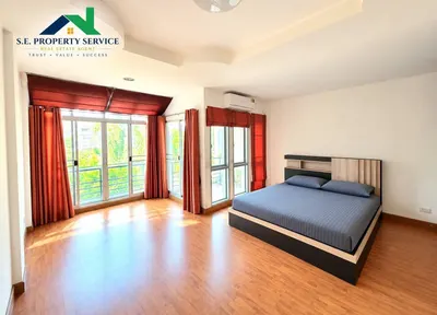 3-bed townhouse for rent near MRT Huai Khwang, photo 2 of 5