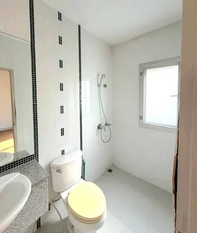 3-bed townhouse for rent near MRT Huai Khwang, photo 5 of 5