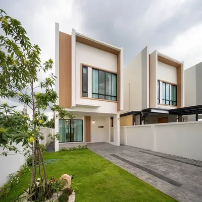 2-bed townhouse for sale near MRT Min Buri, photo 1 of 5
