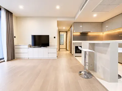 2-bed condo for rent near BTS Ratchadamri, photo 3 of 5