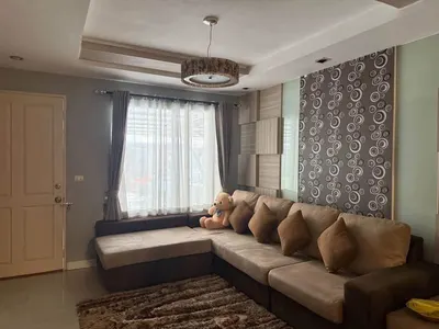 Maison de ville 3 chambres à vendre près de la station MRT Lat Phrao 101, photo 2 sur 5