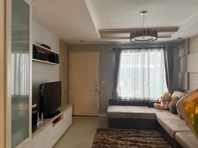 Maison de ville 3 chambres à vendre près de la station MRT Lat Phrao 101, photo 3 sur 5
