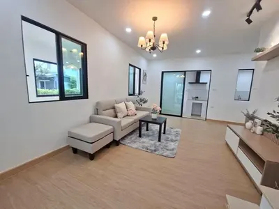 Maison de ville 4 chambres à vendre près de la station MRT Khlong Bang Phai, photo 3 sur 5