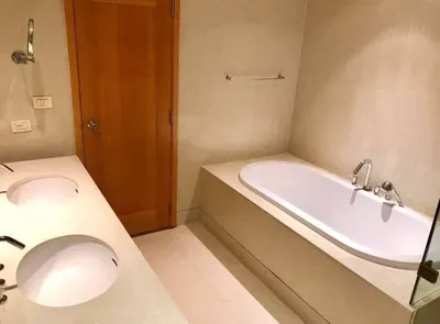 1-bed condo for rent near BTS Phrom Phong, photo 1 of 5