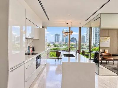 2-bed condo for rent at Four Seasons Private Residences, photo 4 of 5