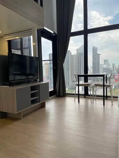 Condo for rent at Chewathai Residence Asoke, photo 1 of 5