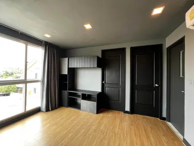 Condo for rent at The Light New York Condominium, photo 4 of 8