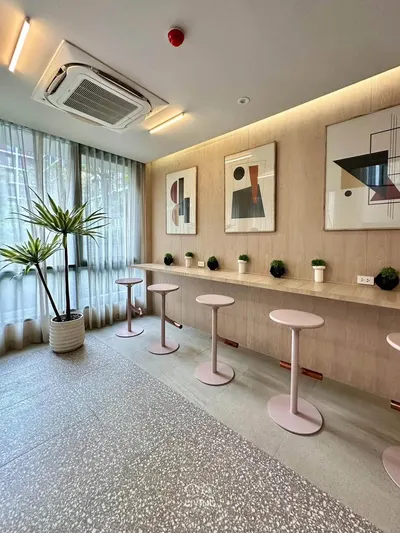 Condo à louer près de la station BTS Khu Khot, photo 2 sur 5