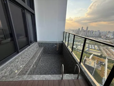 3-bed apartment for rent near MRT Huai Khwang, photo 2 of 5