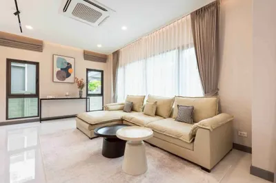 Maison 4 chambres à vendre près de la station BTS Bang Na, photo 2 sur 5