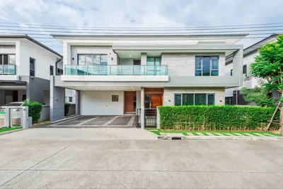 Maison 4 chambres à vendre près de la station BTS Bang Na, photo 1 sur 5