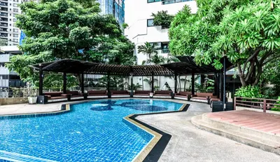 4-bed condo for sale near BTS Saint Louis, photo 2 of 5